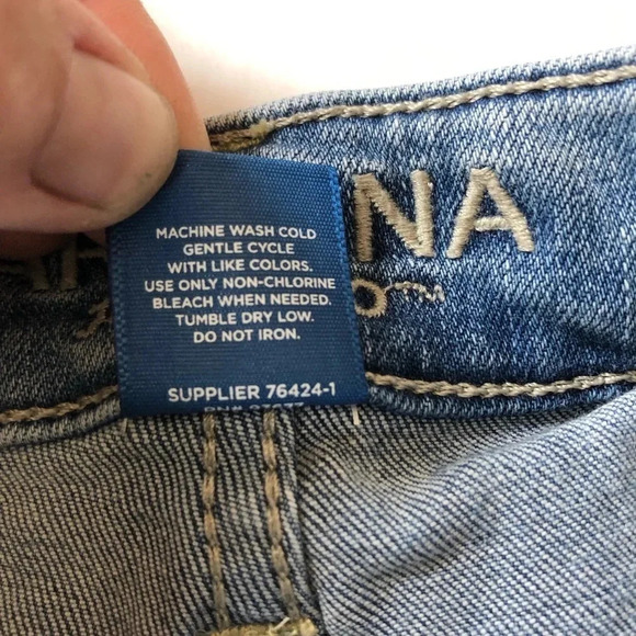 Arizona  Jean Co. Floral Embroidered Shorts - Picture 8 of 10